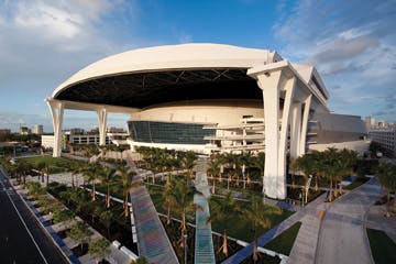 Building Team: Hunt/Moss joint venture (CM); Populous (architect), Bliss & Nyitray and Walter P Moore (structural engineers), an