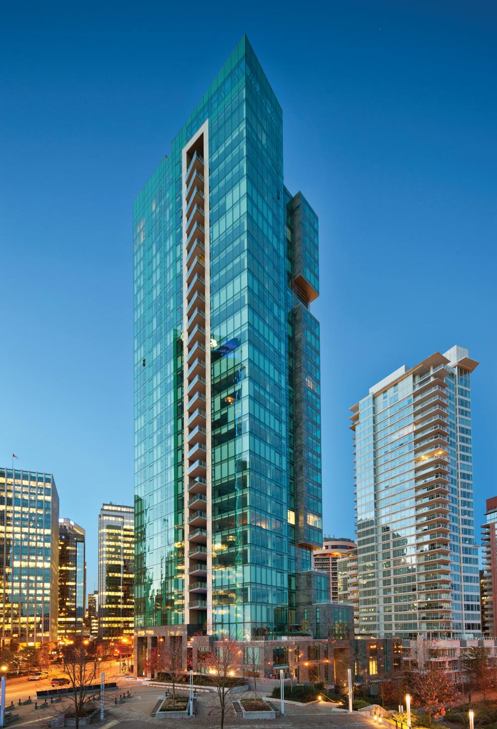 The 33-story Three Harbour Green tower is the final piece of a three-building development fronting seven acres of waterfront park space in Vancouver. IBI Group provided architectural and interior design services on the project, which incorporates residential units on the west side of the tower and office space on the east portion. The two functions are divided on the exterior by a series of stone-clad sky gardens hanging off the building. PHOTO: BOB MATHESON