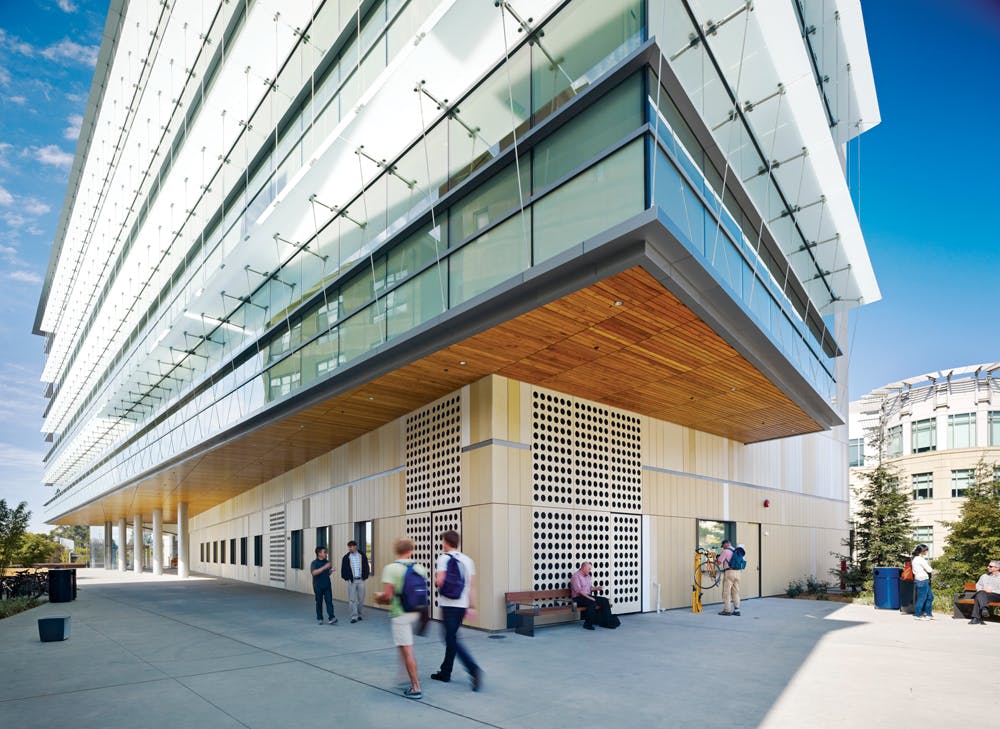 The University of CaliforniaBerkeley Energy Biosciences Building, focused on biofuels, exemplifies multiple S+T sector trends. The $133 million, 113,200-sf lab is sustainably designed (LEED Gold) and integrates diverse disciplines to attack complex problems of global energy. BP supported the initiative with a $500 million, 10-year grant, and has stationed engineers and scientists to work alongside UCBerkeley researchers. SmithGroupJJR designed the project. PHOTO: BRUCE DAMONTE