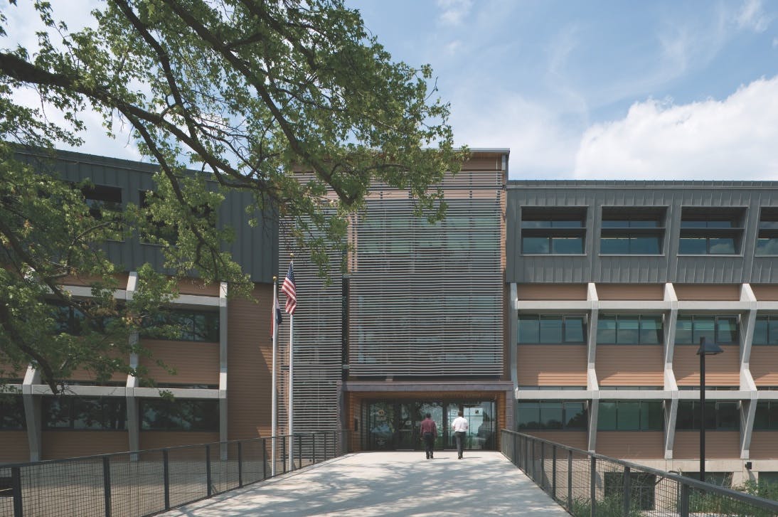 The LEED Platinum 120,000-sf Lewis and Clark State Office Building, Jefferson City, Mo. Design firm BNIM (architect/interior design) led the Building Team of Rumsey Engineers (mechanical design engineer), Smith & Boucher (MEP EOR), Clanton & Associates (lighting design), ENSAR Group (daylighting consultant), and Professional Contractors and Engineers (GC). The $18.1 million project won a Building Team Award (Platinum) from Building Design+Construction (www.BDCnetwork.com/BNIM/LewisAndClark).Photo: Farshid Assassi/Courtesy BNIM
