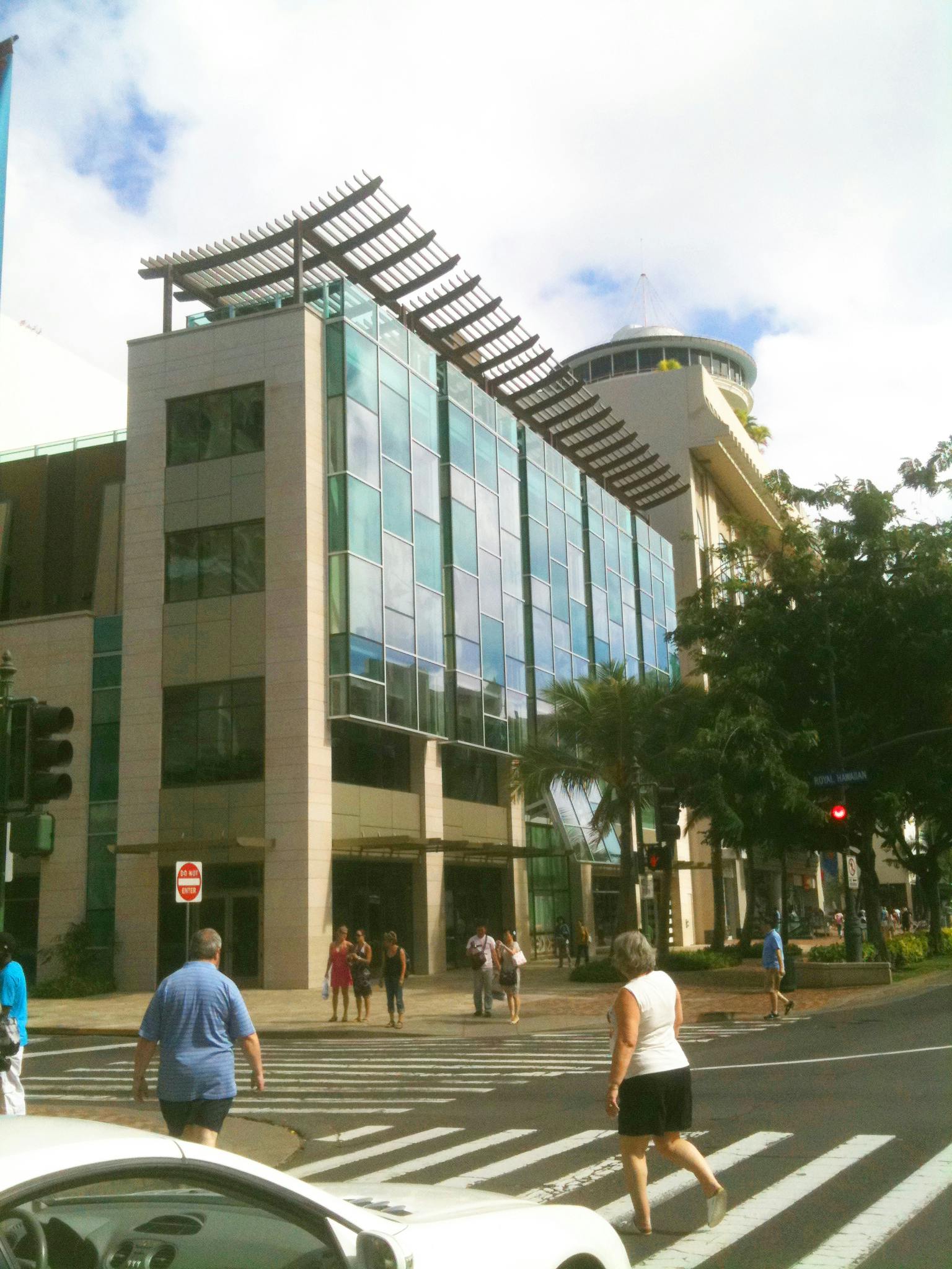 Strongwells products were used by Plas-Tech Ltd., a Hawaiian fabricator, for an architectural trellis overlooking Waikiki, Hono