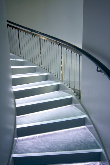 66fb11e5523018ea610759e0 Thinkglassstairs1