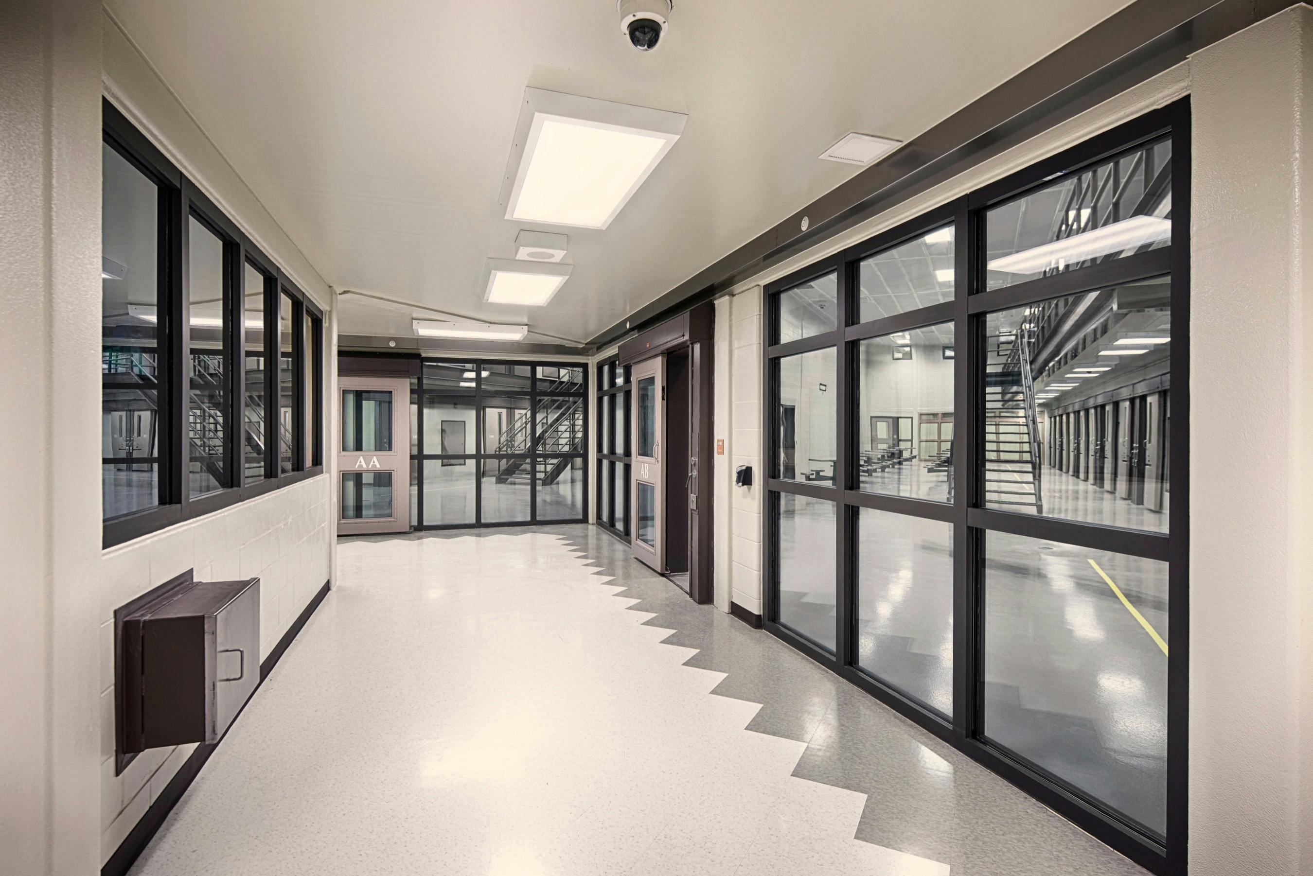 Super Secure Ii Xls With Level Iii Ballistic/Grade 2 Attack In Saft Ifire Ballistic Framing For The Corridors