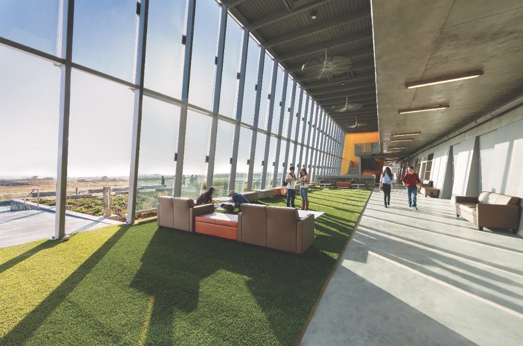 At Coastline Community Colleges Newport Beach (Calif.) Campus, the Building Team took advantage of the sites natural coastal g