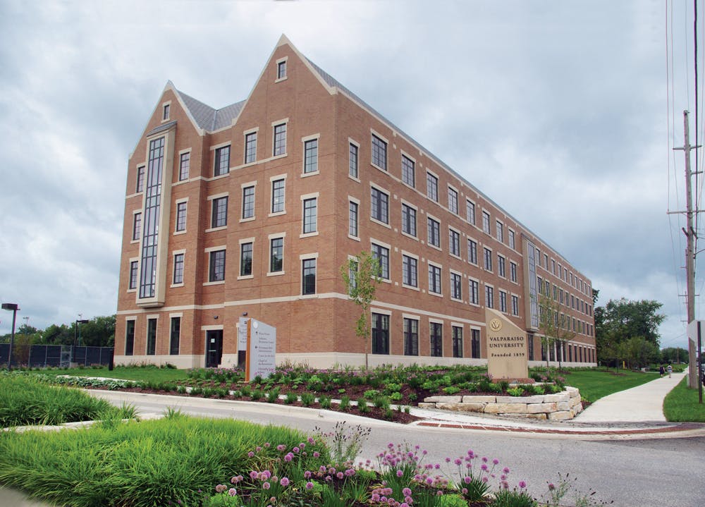 Precast units from Coreslab Structures (left) being put in place at Valparaiso (Ind.) Universitys new student residence. A bath