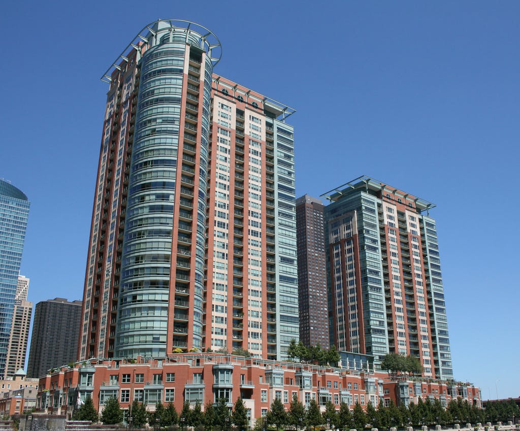 Illinois governor vetoes bill that would restrict condo owners’ rights