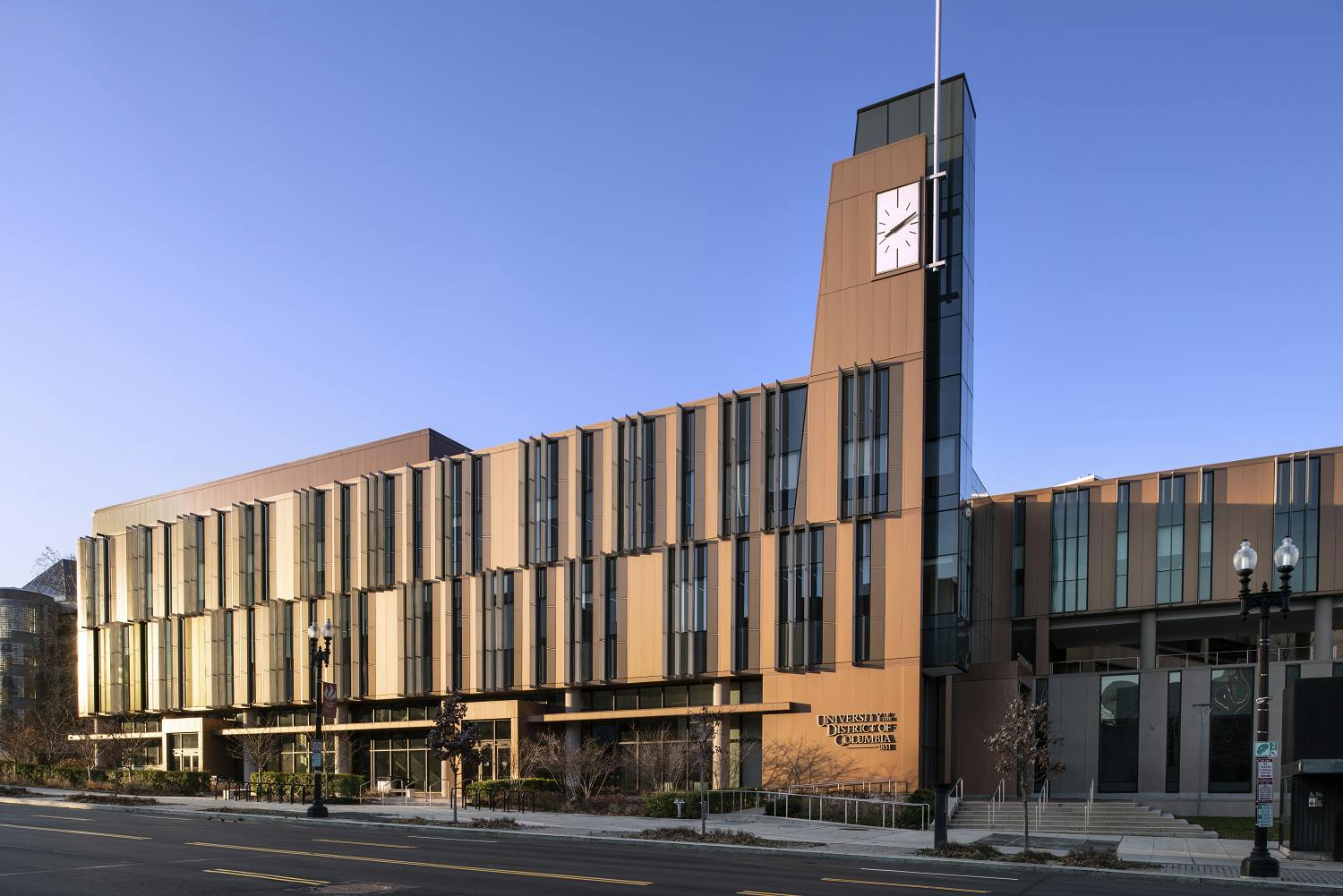 66fb176f1bbf3c5c83542a0b Udc 8912