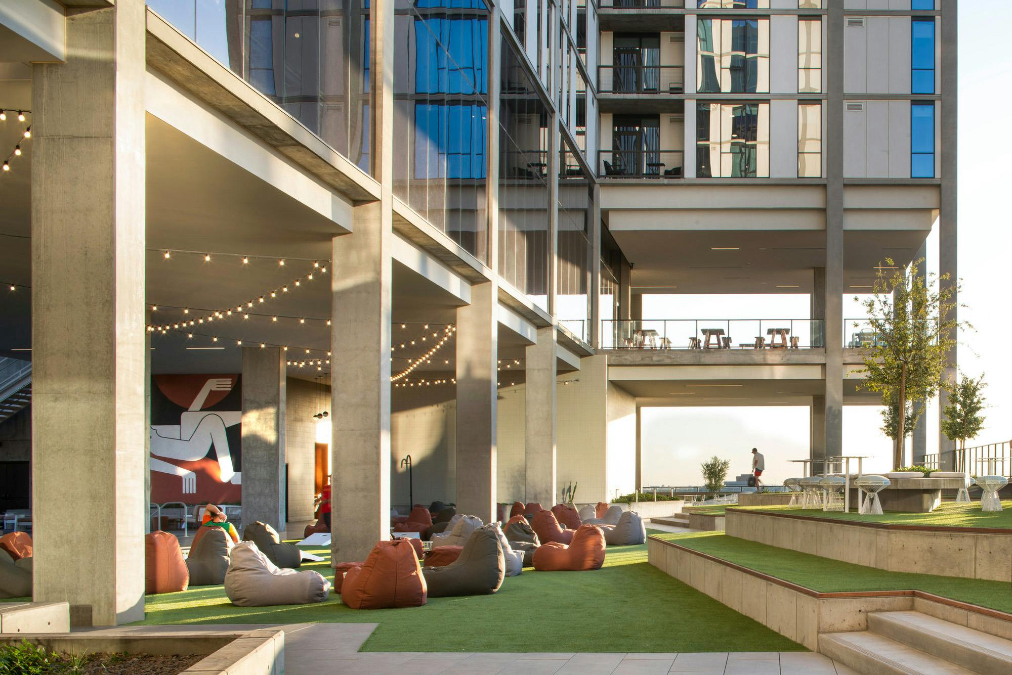 66fb17921a3f595675d4ff83 04116 000 N19 Medium2