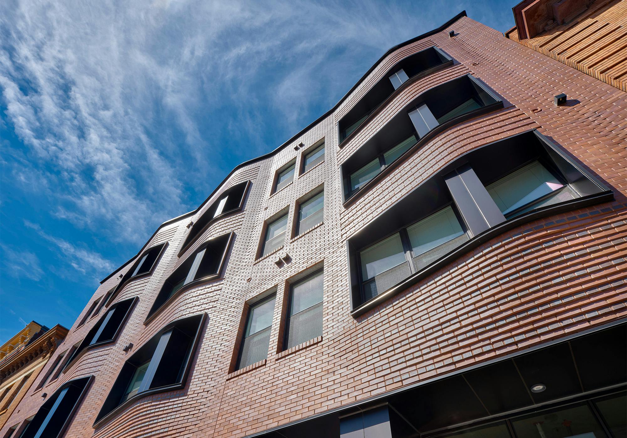 Willkommen in Cincinnati, Ohio, elevates the city&rsquo;s historic Over-the-Rhine district with an affordable housing solution. Photo &copy; Ryan Kurtz