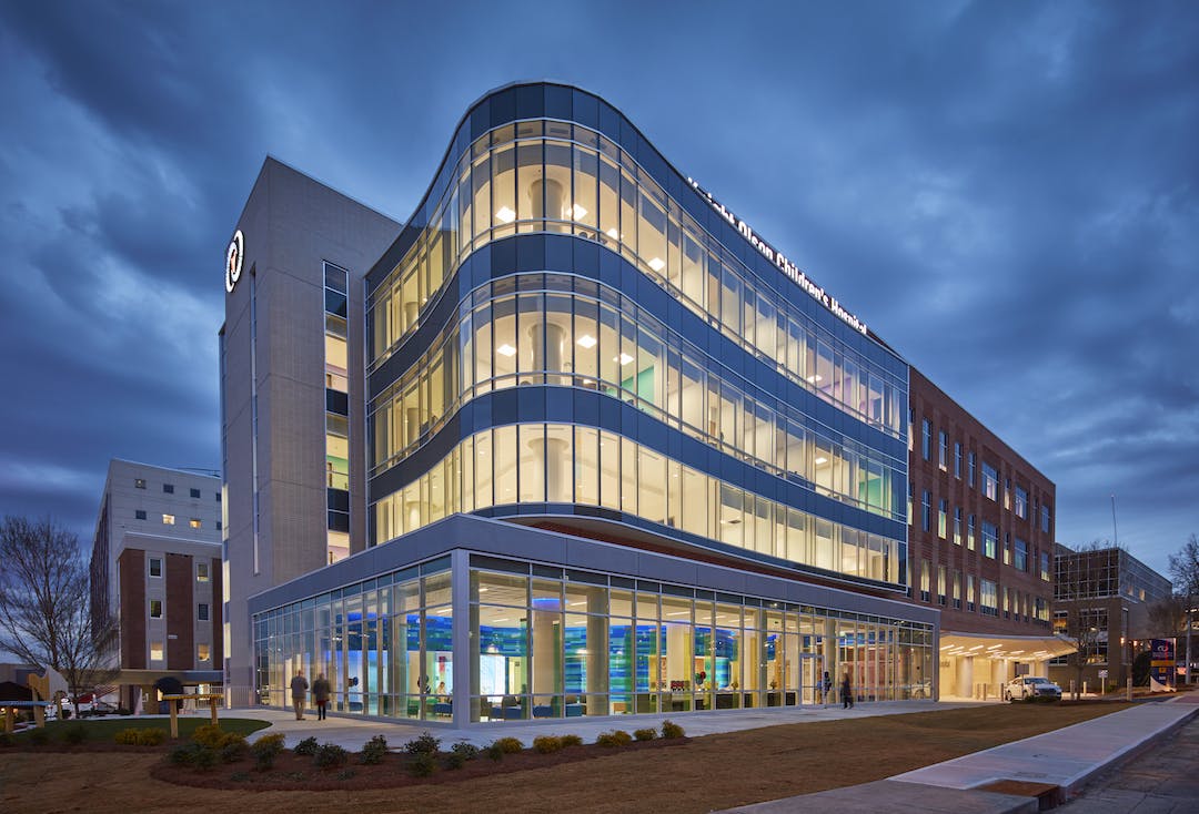 Beverly Knight Olson Children&rsquo;s Hospital, 2019 Healthcare Giants Report, 2019 Giants 300 Report, Robins Morton Mount Sinai Photo 3_Beverly Knight Olson Children&rsquo;s Hospital exterior_Robins & Morton