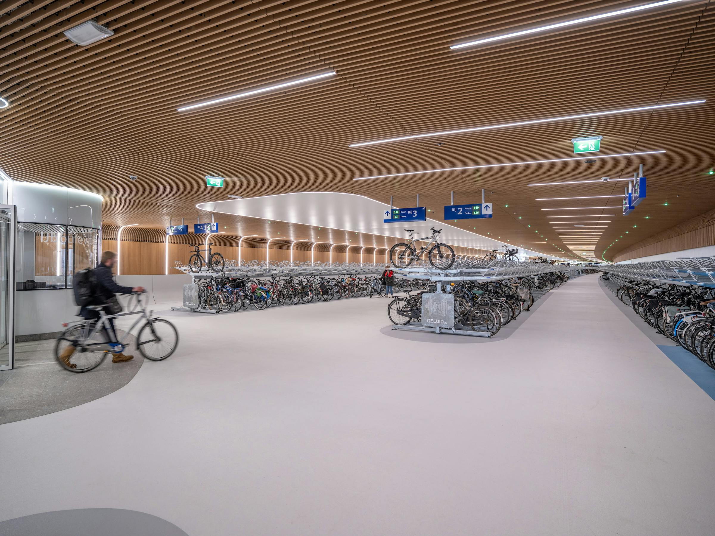 Amsterdam underwater bicycle parking facility, IJboulevard, Photo &copy;Ossip