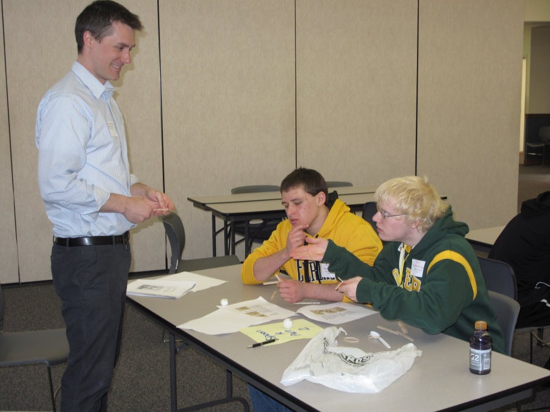 66fc15b846a02376c313f1fd Young20engineer20advises20on20buidling20a20spoon20