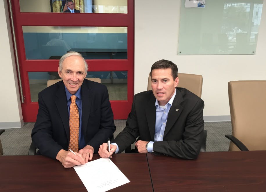 Jerry Yudelson, President of the Green Building Initiative, with Grant Seiffert, President of the Telecommunications Industry As