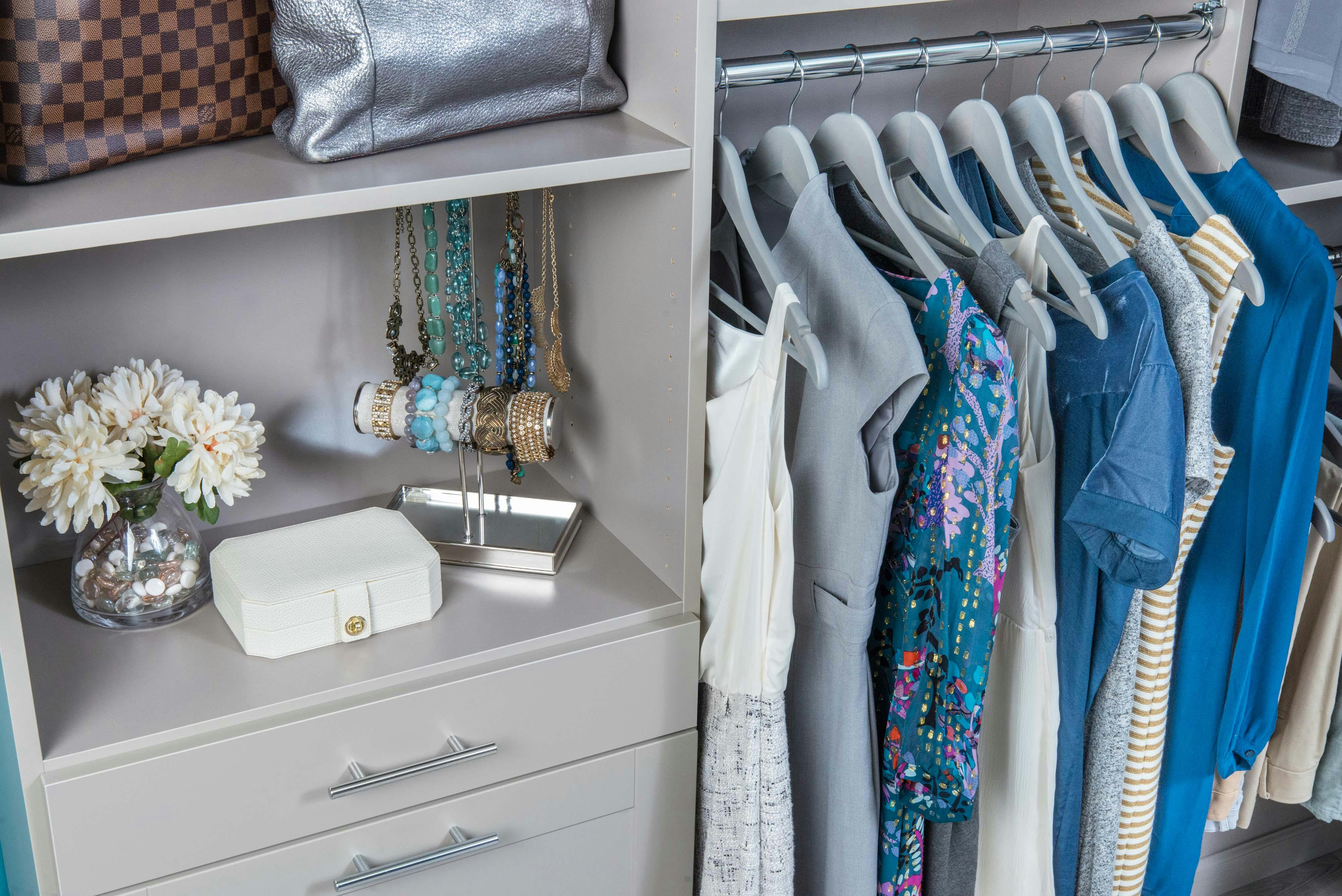 66fc15d03695555d96423cb0 Classica20century20gray20bedroom2041 1