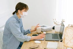 Woman With Face Mask Looking At A Laptop 4240606 768x512 Woman With Face Mask Looking At A Laptop 4240606 768x512