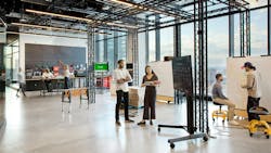 Verizon At The Hub, Boston Photo By Connie Zhou Verizon At The Hub, Boston Photo By Connie Zhou