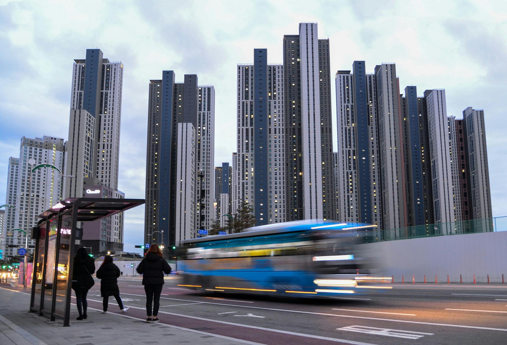 675308ae10feae56b694afbc City5251533 1920