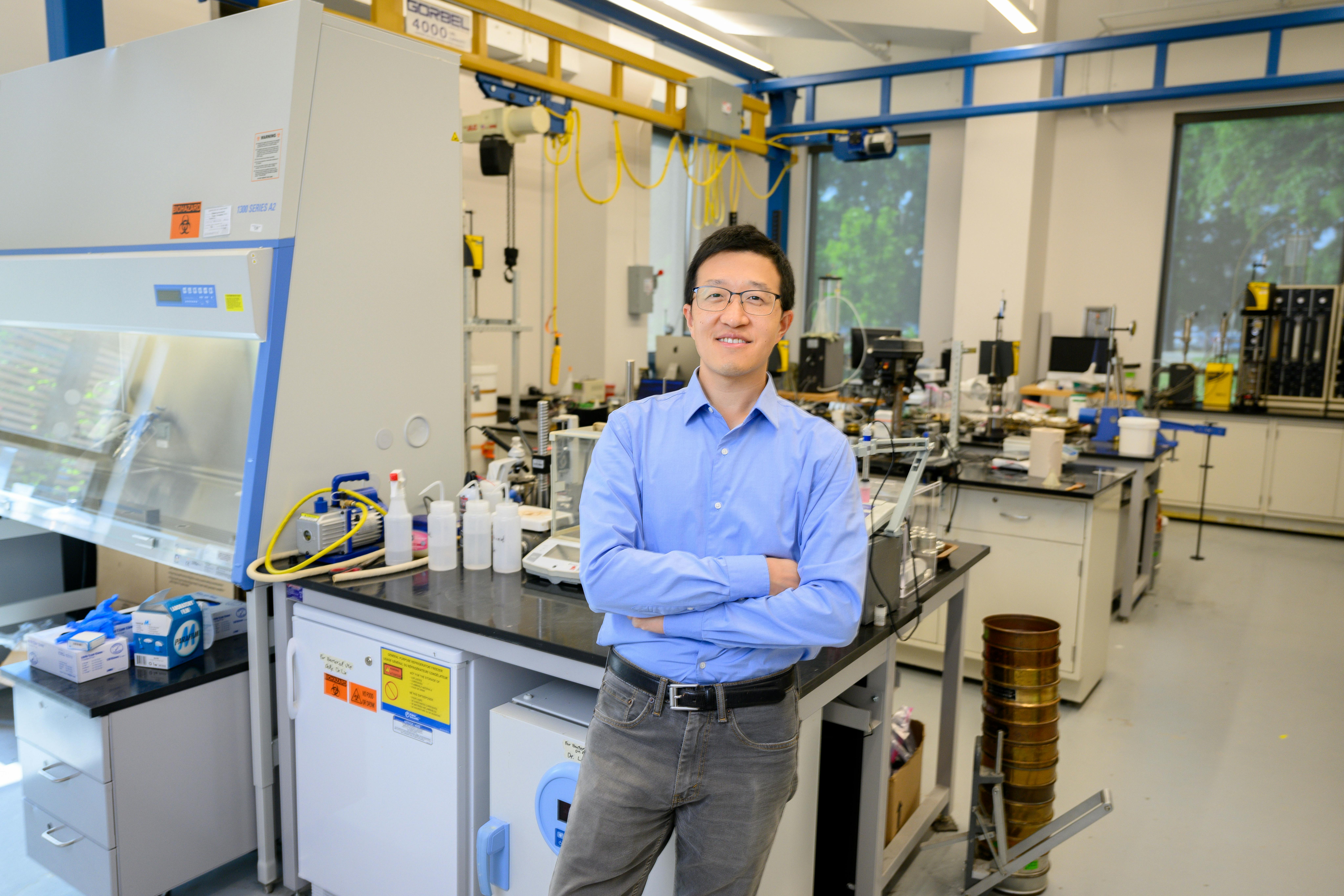 LSU Civil Engineering Professor Hai 'Thomas' Lin headshot in lab