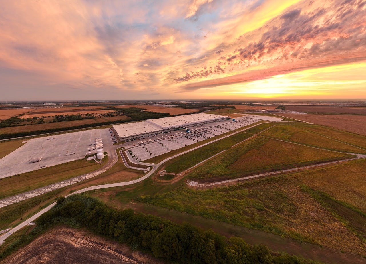 Caddell provided preconstruction and construction services for the $150 million, 2.5-million-sf Walmart Distribution Center in Lancaster, Texas, on 291 acres.