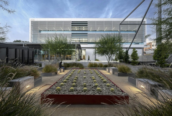 The 51,750-sf Advanced Engineering Building elevates the University of Nevada, Las Vegas’s College of Engineering. Photo courtesy SmithGroup