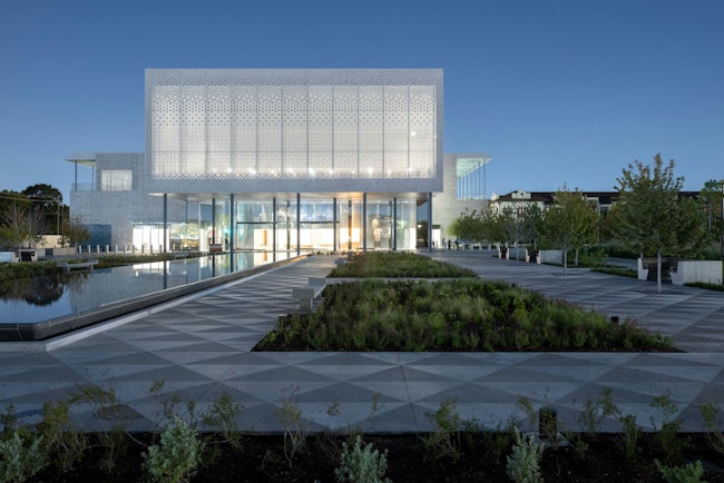 The Ismaili Center’s façade and Reflecting Fountain, as seen in the evening. Photo Iwan Baan