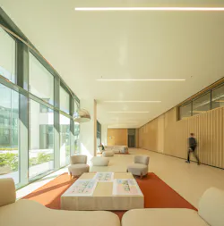 20_oriente_green_campus_office_lobby__fernando_gue 20_oriente_green_campus_office_lobby__fernando_gue