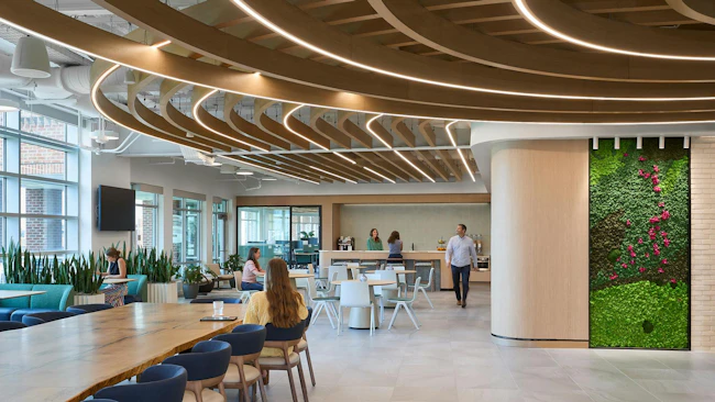 At Boston Consulting Group, dynamic ceiling forms create a sense of movement and direction that supports intuitive wayfinding while subtly expanding the perceived volume of space. Photo courtesy Little