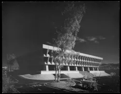 Sunkist Growers Corporate Office Building, Sherman Oaks, Calif., designed by AC Martin. Photo: Julius Shulman. ©J. Paul Getty Trust