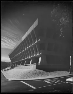 Sunkist Growers Corporate Office Building, Sherman Oaks, CA, designed by AC Martin. Photo: Julius Shulman.