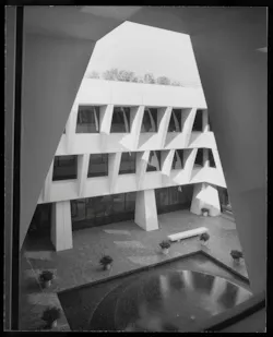 Sunkist Growers Corporate Office Building, Sherman Oaks, CA, designed by AC Martin. Photo: Julius Shulman.